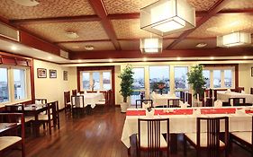 Khách sạn và Spa Quốc Hoa Premier